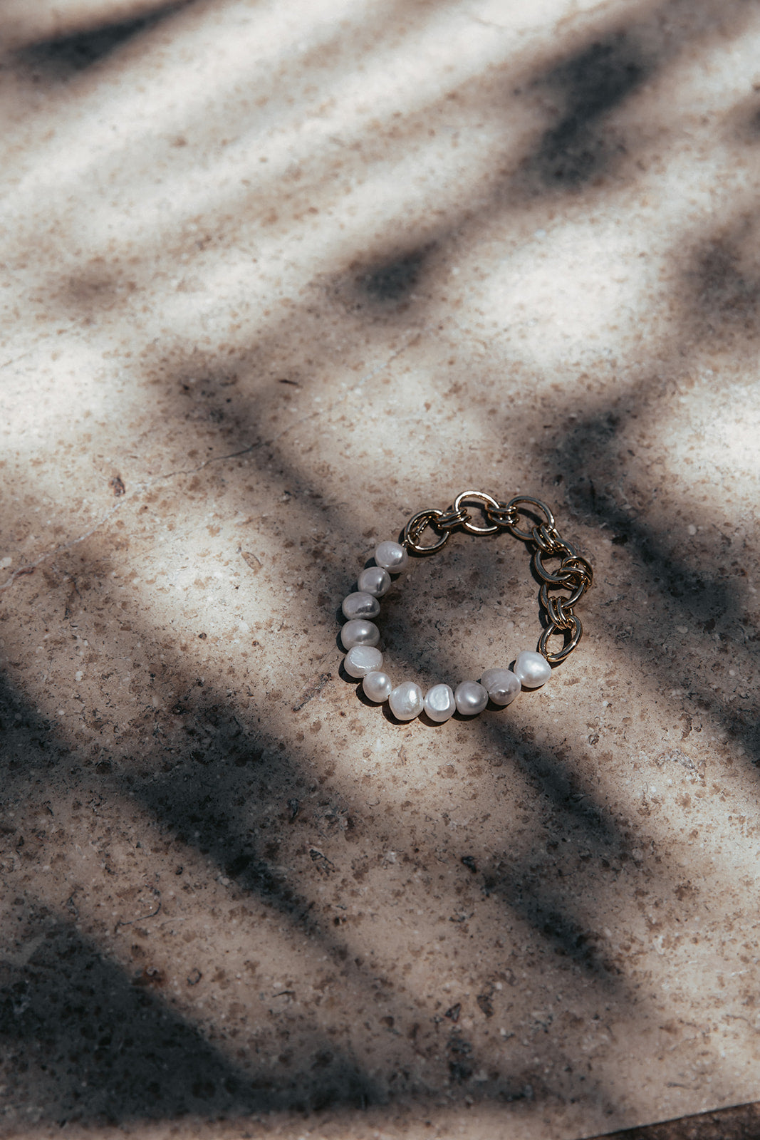 Bracelet with round pearls